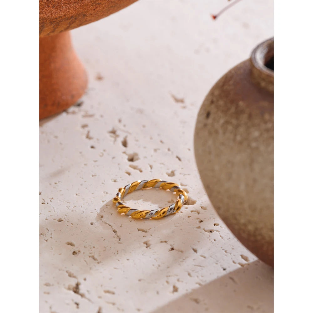 Anel Nyvelle Banhado em Ouro 18K