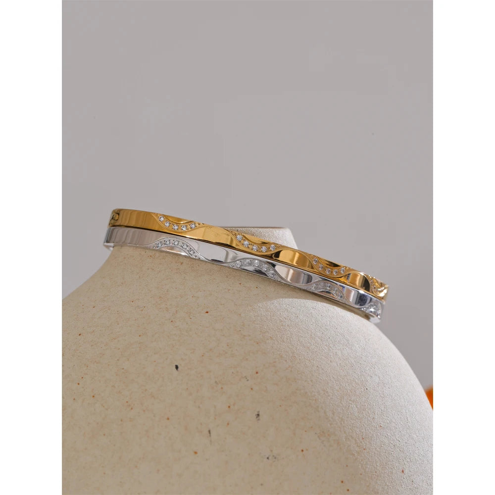 Bracelete Magnólia  Banhado em Ouro 18K