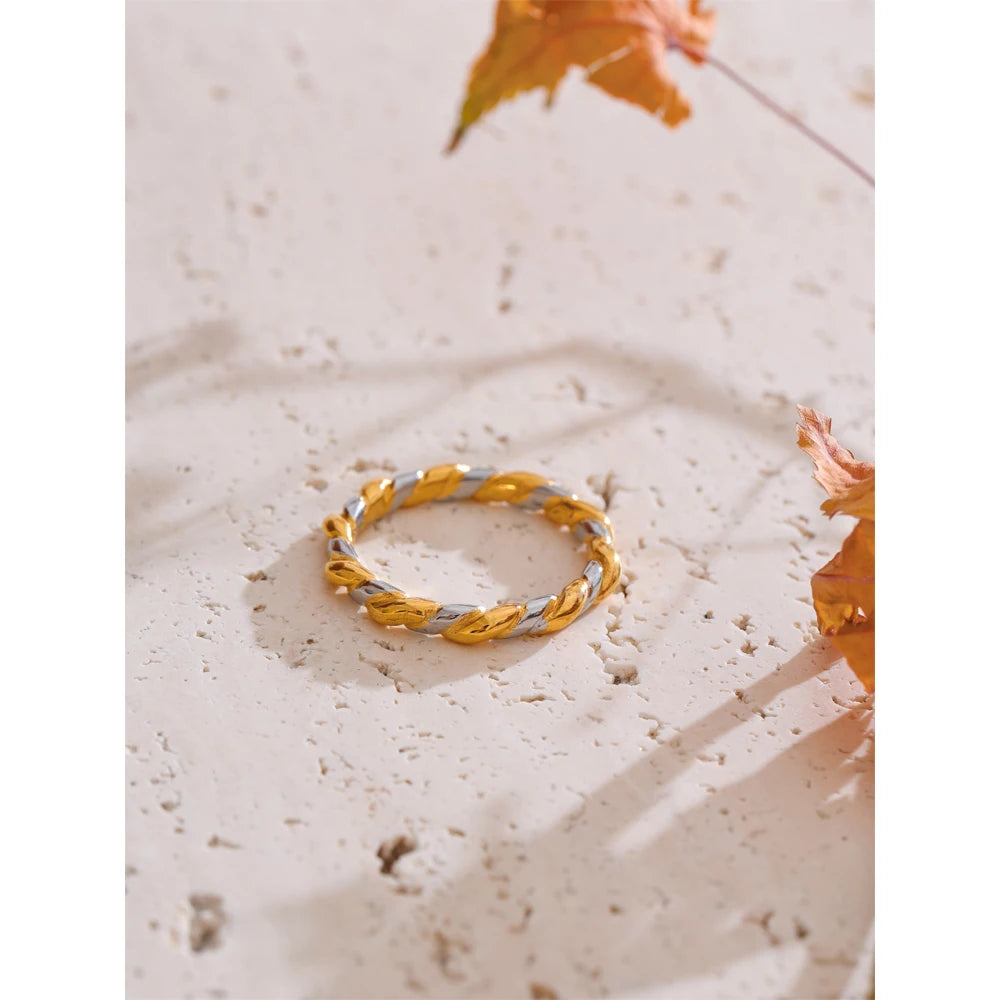 Anel Nyvelle Banhado em Ouro 18K