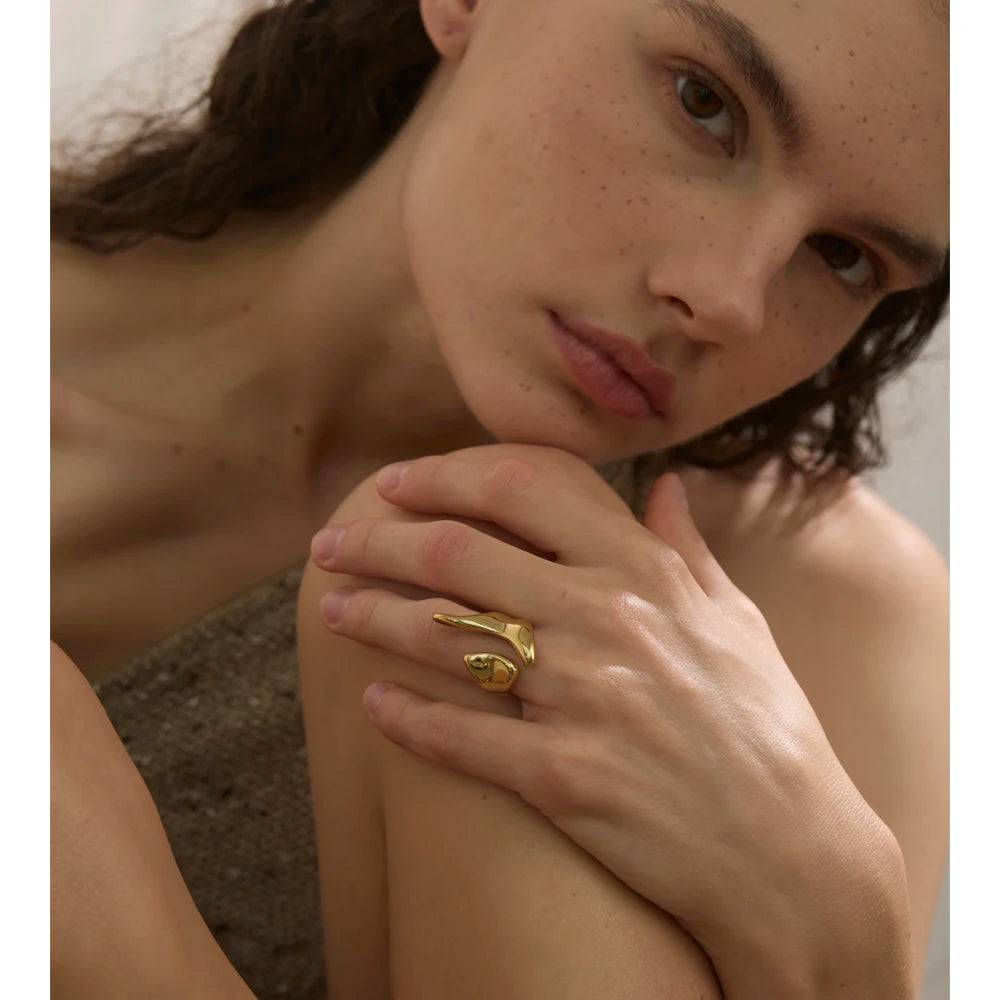 Anel Morvyn Banhado em Ouro 18K