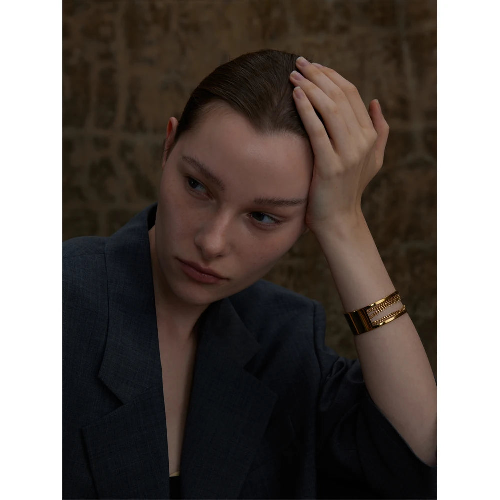 Anel Lyon Banhado em Ouro 18K